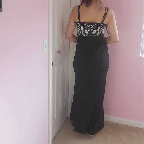 AIDAN BY AIDAN MATTOX SPAGHETTI STRAP EMBROIDERED BODICE ZIPPER BACK/SIZE 8 - Picture 6 of 13